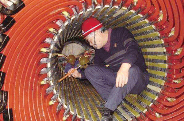 西安泰富西瑪電機(jī)吳高治、劉長(zhǎng)安、張衛(wèi)華榮獲西安市勞動(dòng)模范榮譽(yù)稱號(hào)。