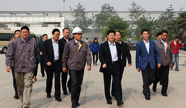 西安市委常委、常務(wù)副市長岳華峰蒞臨西瑪電機調(diào)研指導。
