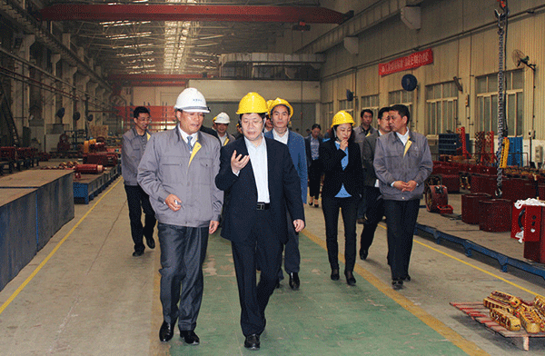 西安市委常委、常務(wù)副市長岳華峰蒞臨西瑪電機調(diào)研指導。