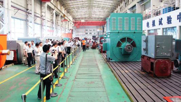 西安泰富西瑪電機(jī)成功開(kāi)發(fā)YR系列4500KW大型廢鋼鐵破碎電機(jī)。